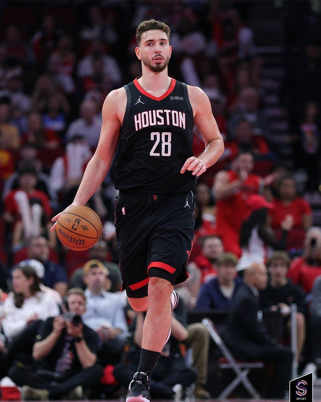 记者：“今天你们通过造成对手失误和抢断得了不少分，同时投篮命中率接近50%，三分