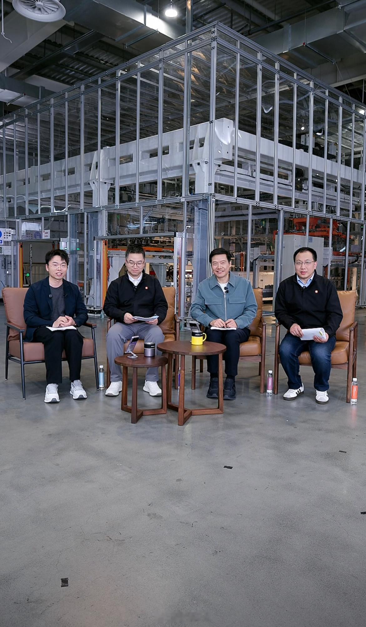 对于安全，小米早就一直反复的讲，安全是基础，安全是一切，但是一些人装看不见。你讲