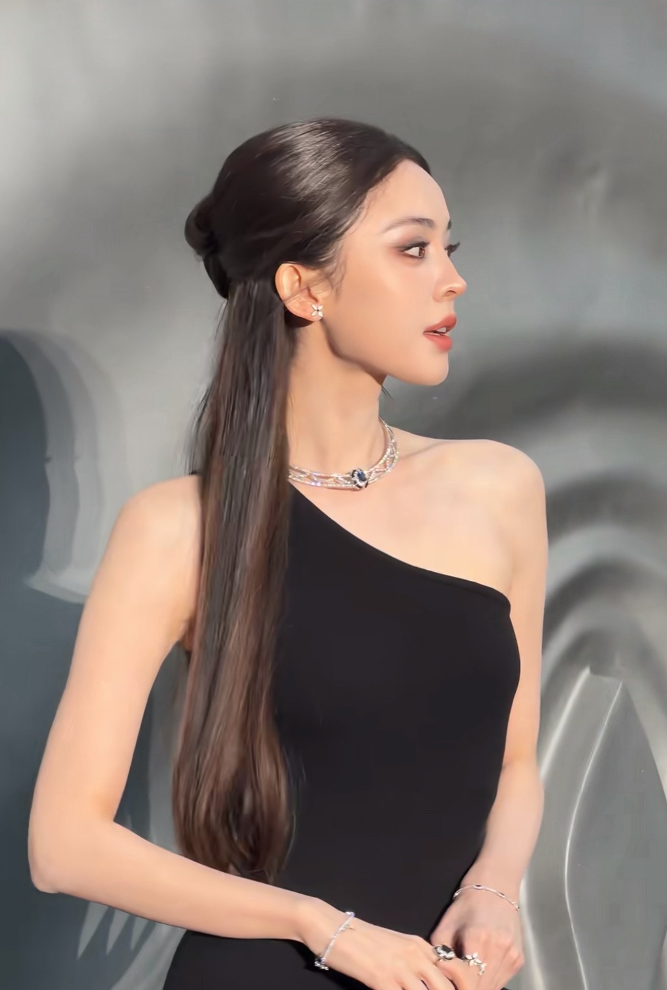 今天活动女明星造型：古力娜扎、王玉雯、迪丽热巴、白鹿 
