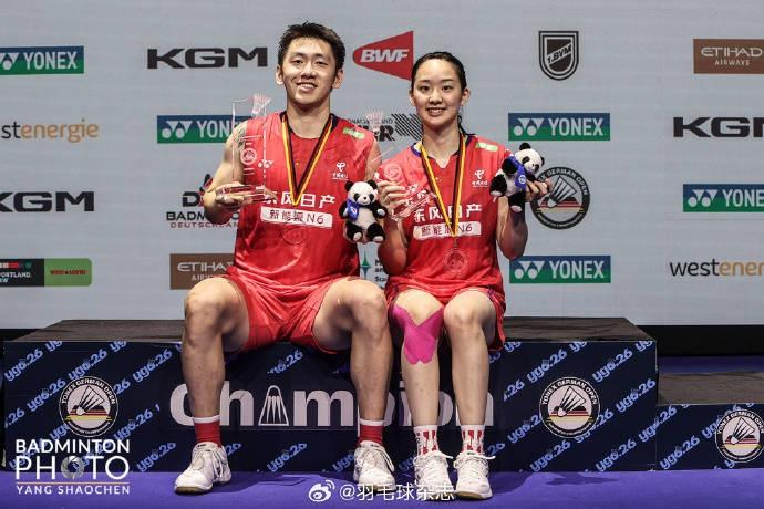 这两对冤家，全英赛首轮再遇，星驰组合还能战胜对手吗？明天全英赛继续期待！[加油]