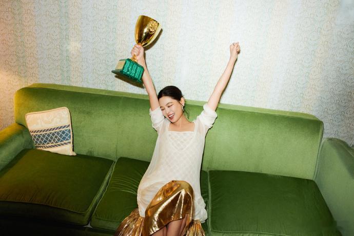 辛芷蕾导协年度女演员有没有感觉这几年的演艺圈慢慢恢复正常了，实力派终于开始获奖，
