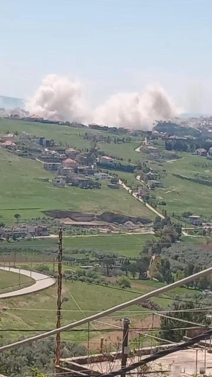 以色列军队开始抢地大战，在黎巴嫩南部拼命拆房子。黎巴嫩是整个中东地区最肥沃的土地