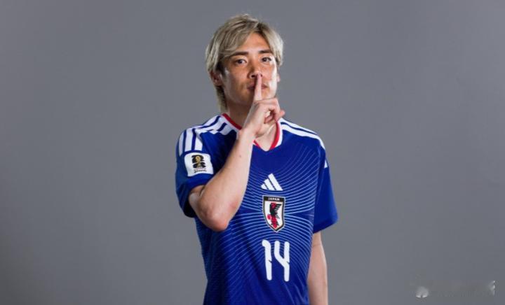 【日本国脚称以世界杯夺冠为目标】完成当地时间6日的训练后，日本国脚伊东纯也接受了