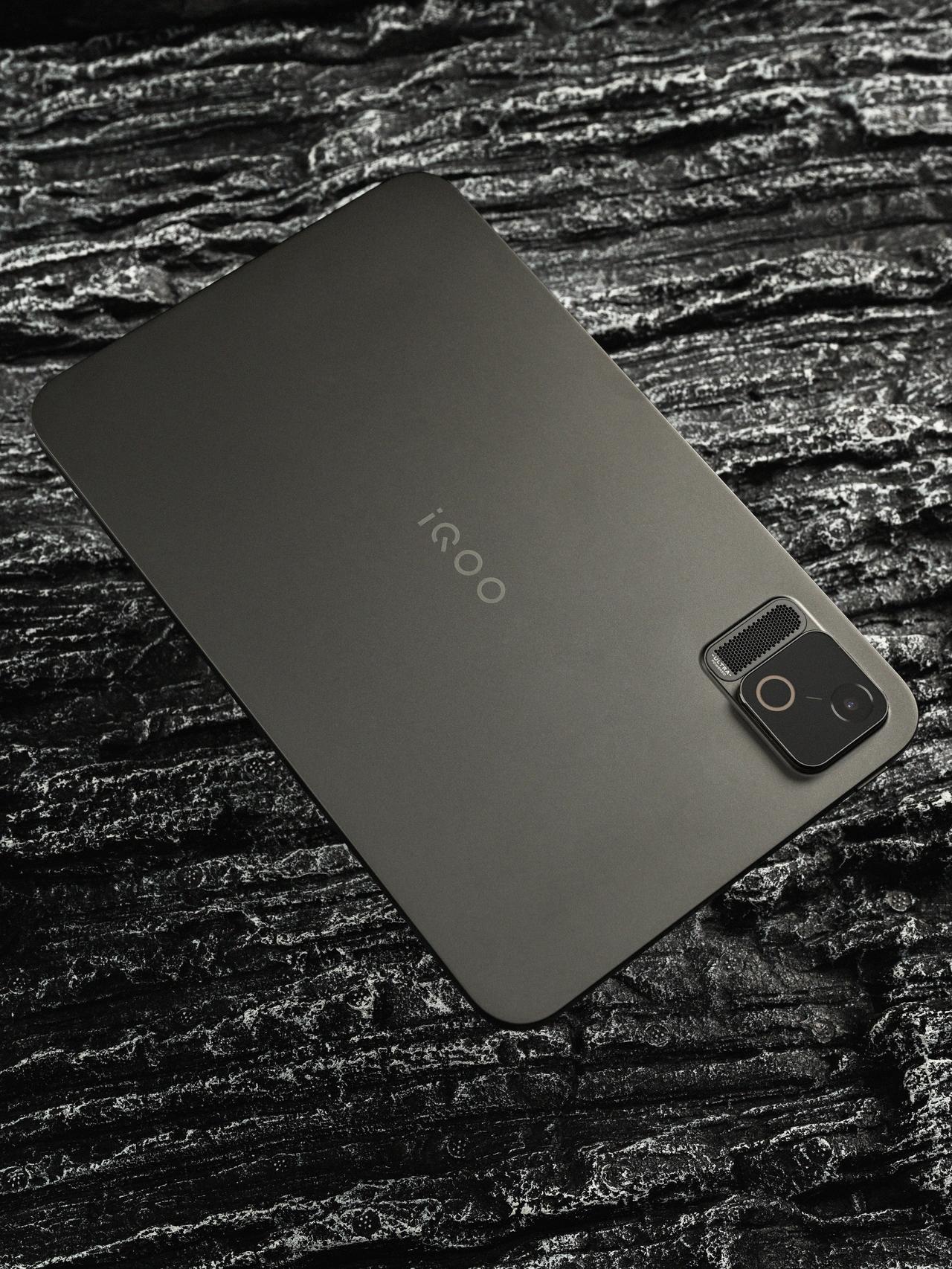 iQOO Pad Ultra不愧是电竞新物种。全金属一体机身质感果然扎实，8.8