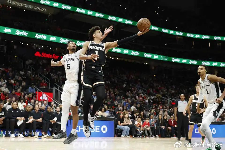 北京时间12月20日，NBA常规赛马刺客场对阵老鹰，双方均是背靠背第二场，特雷-