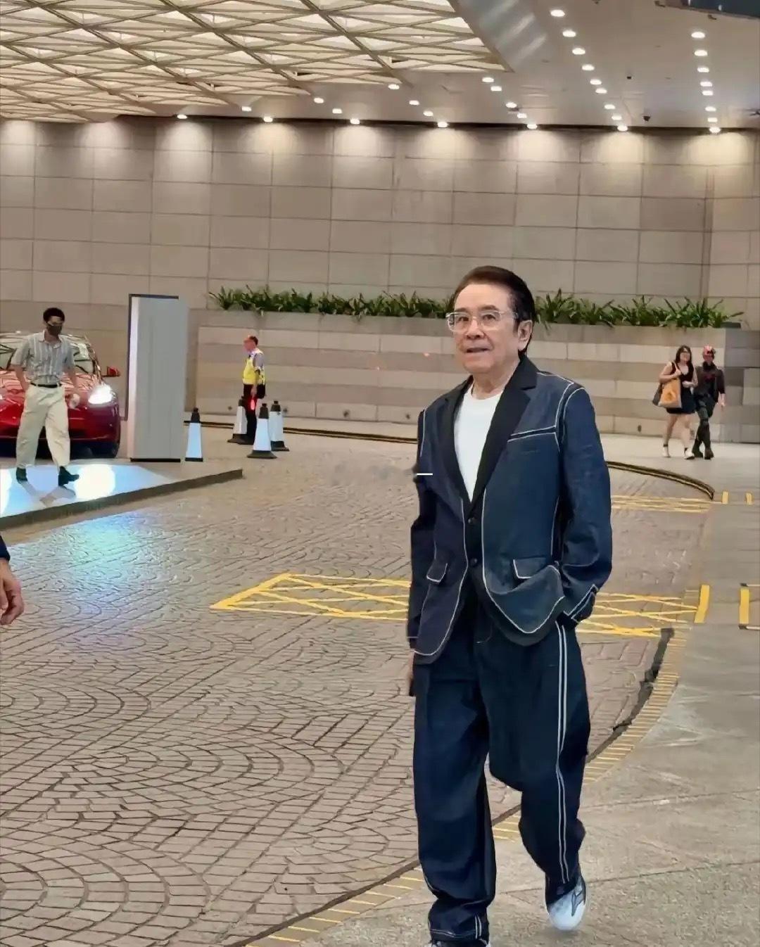 完全看不出来这快80岁了怎么保养的啊 