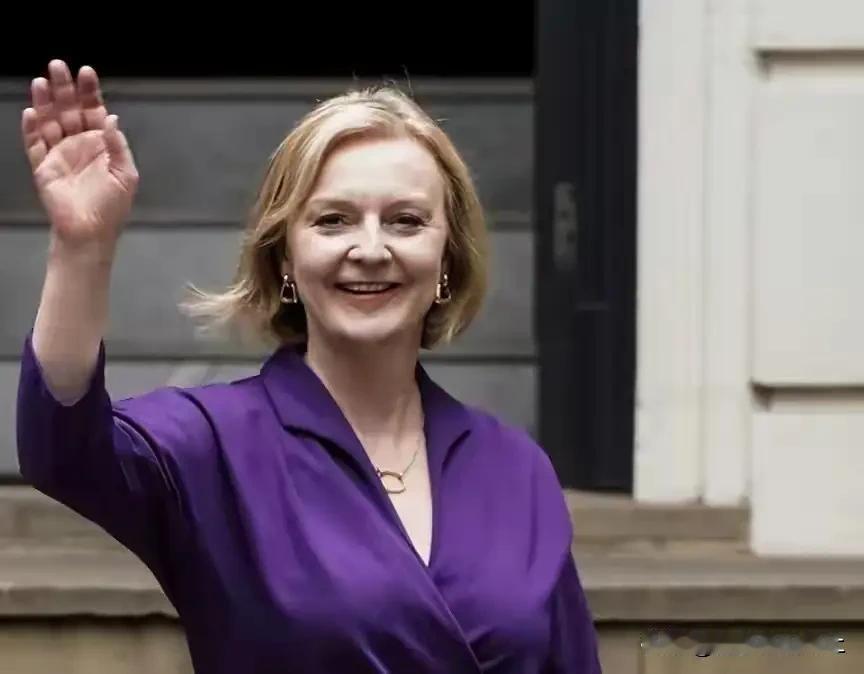 特拉斯发声，纯粹在“放毒”！

作为英国历史上最短命的首相，特拉斯今天居然发文仇