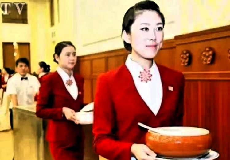 如果你以为国宴服务员只是端盘子的，那可就大错特错了！能参与国宴服务的工作人员，有