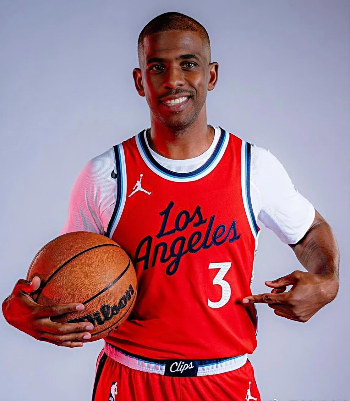 快船不会为了360万裁掉队史第一人，保罗多半是得罪队内球星了。

保罗的退役巡演