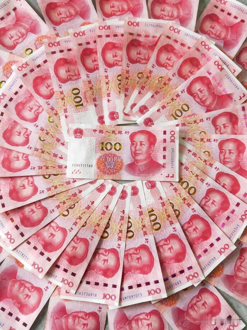 近10年，普通人年平均工资水平：
1. 2016年：42833元；
​
2. 2