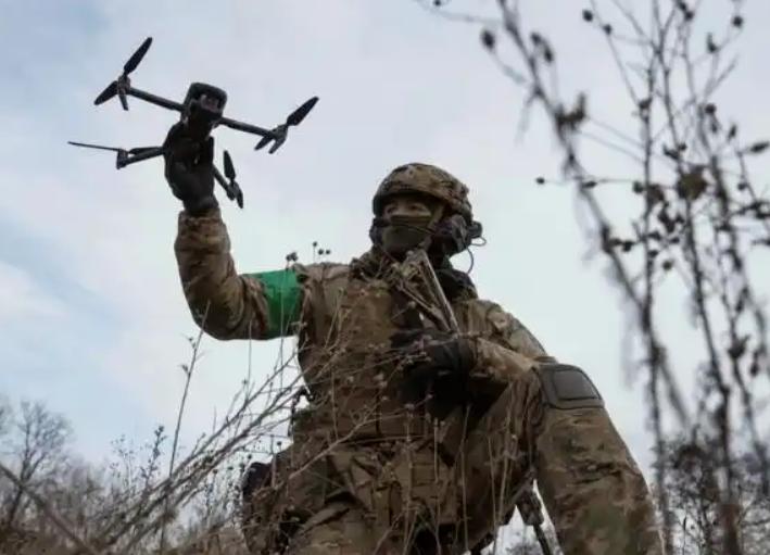 俄军密集空袭基辅奏效，泽连斯基开始呼吁停火了！但现在说话为时已晚！
 
受防空体