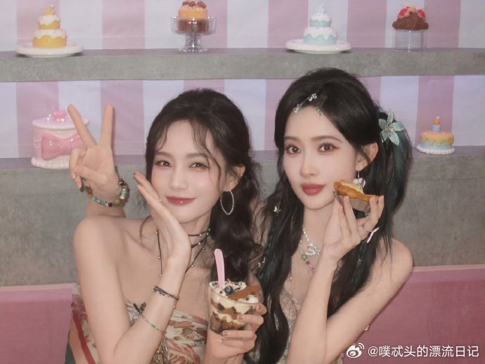 李一桐孟子义对我眼睛很好李一桐孟子义民国旗袍造型你好星期六李一桐[超话]李一桐穿