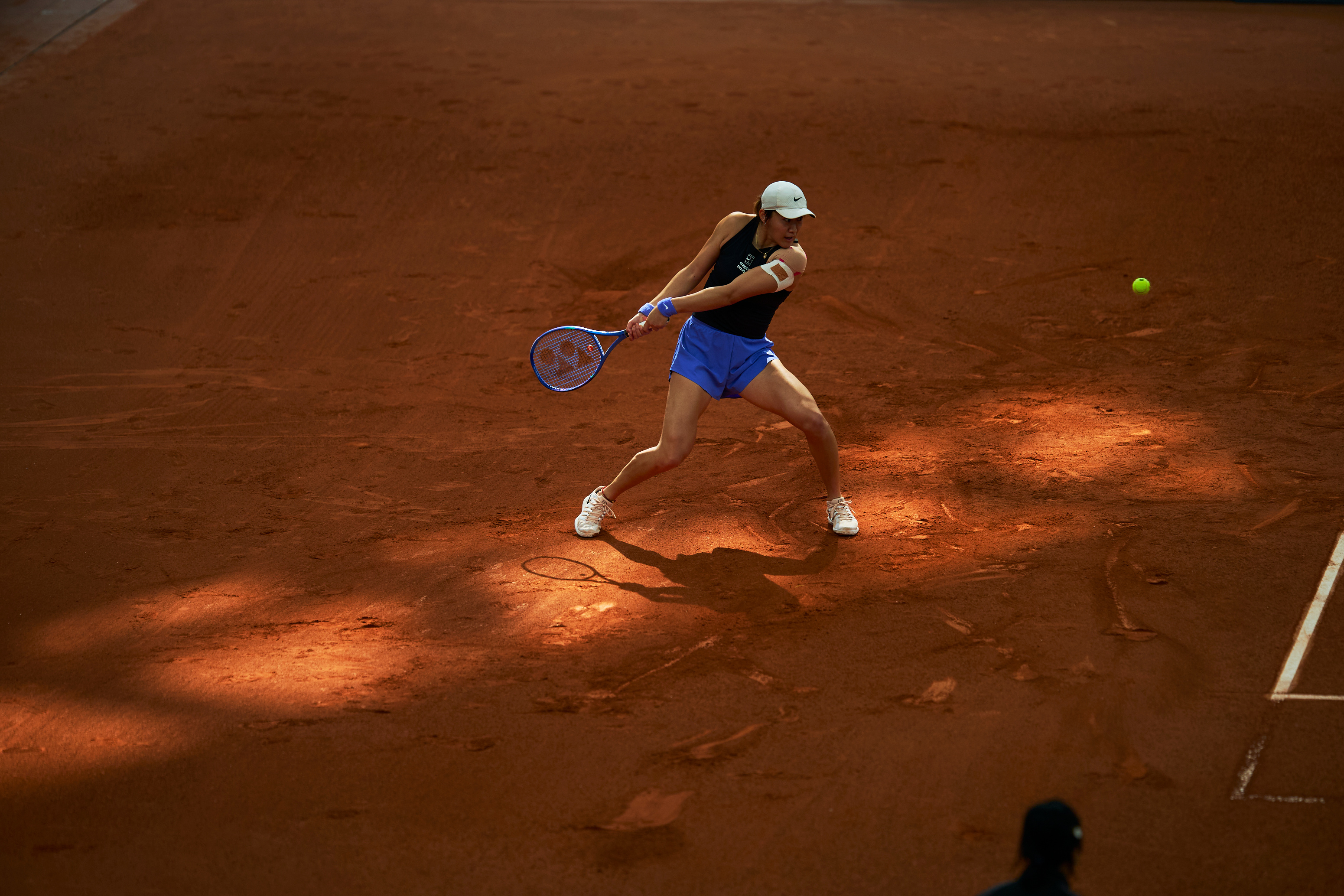 追光者王曦雨！摄影：记者 李建艺拍于WTA 125K湖州站中国网球网球法网202