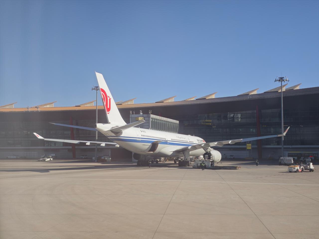 我靠，刚才这个急刹，哒哒哒哒哒的，是把ABS都踩出来了吗？[笑哭]