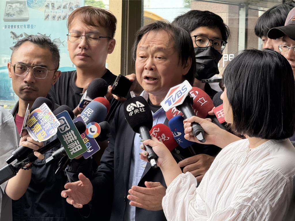才夸郭智辉有进步 王世坚变脸狂批傲慢无知、死性不改.国民党委苏清泉12日在立院质