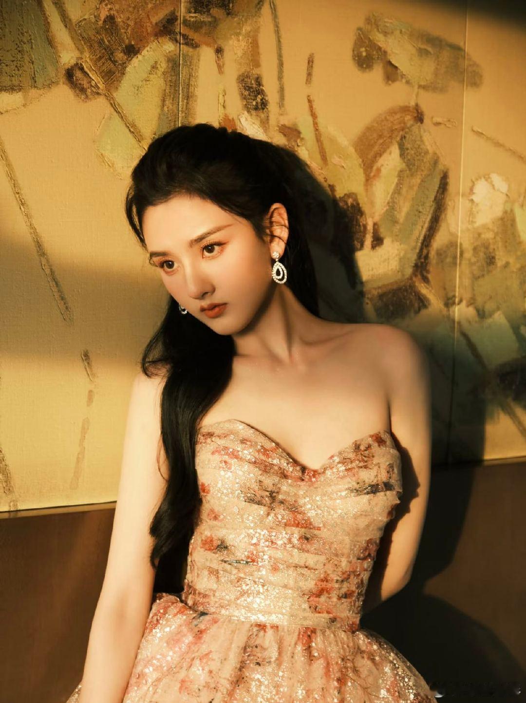 宋祖儿感冒宋祖儿片场一直擦鼻涕，看起来很不舒服，是感冒了吧！宋祖儿片场一直擦鼻涕