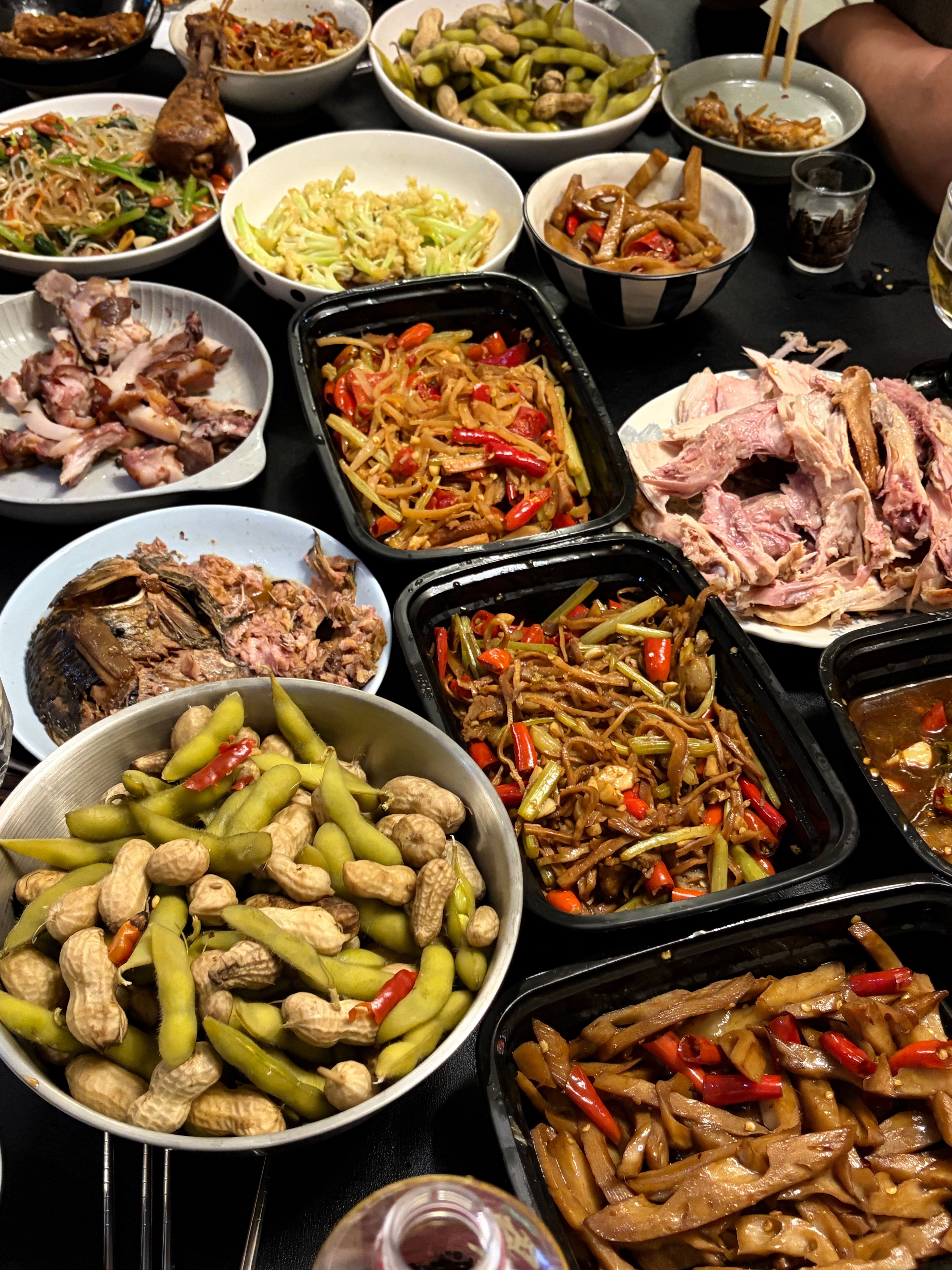 cby昨天晚上去我家，我姐去一家爆火的饭店点了几个江西菜！给我们一家子辣的 🥵