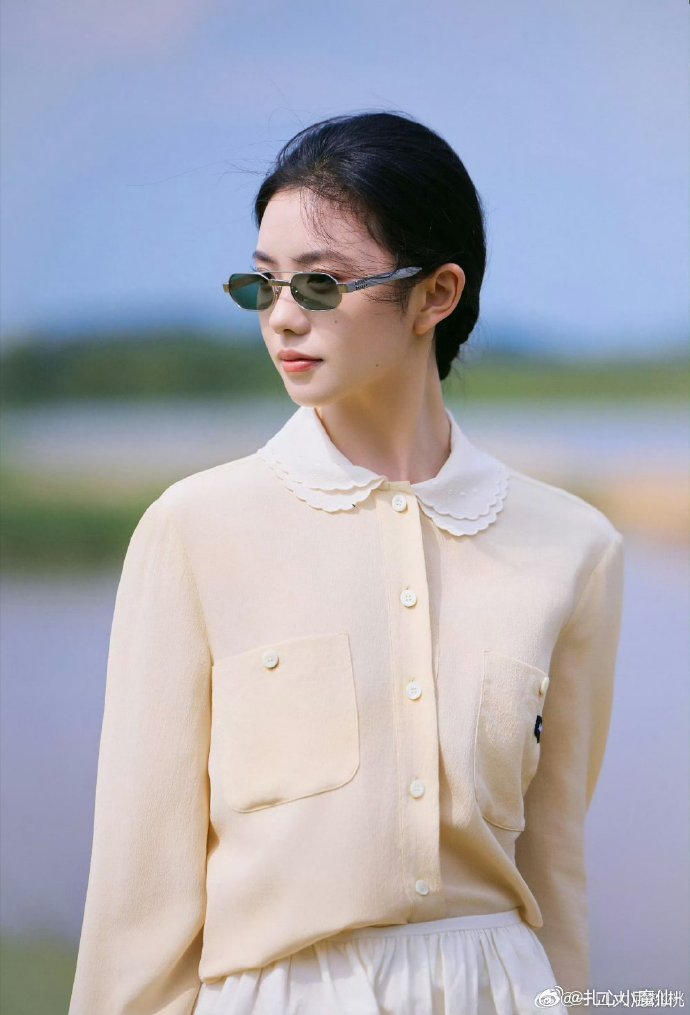 赵今麦 刘浩存 miumiu最新大片 