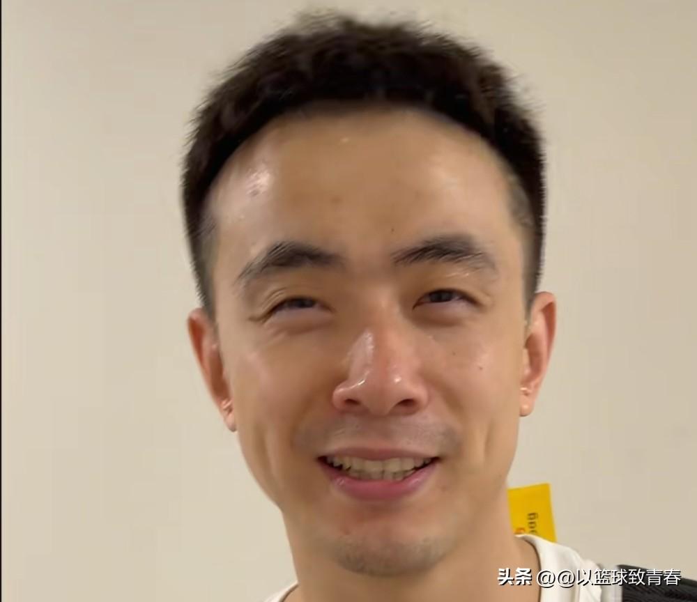 赵继伟谈:胡明轩回归国家队！

十分高兴，小胡再次重返国家队，对于队伍肯定会带来