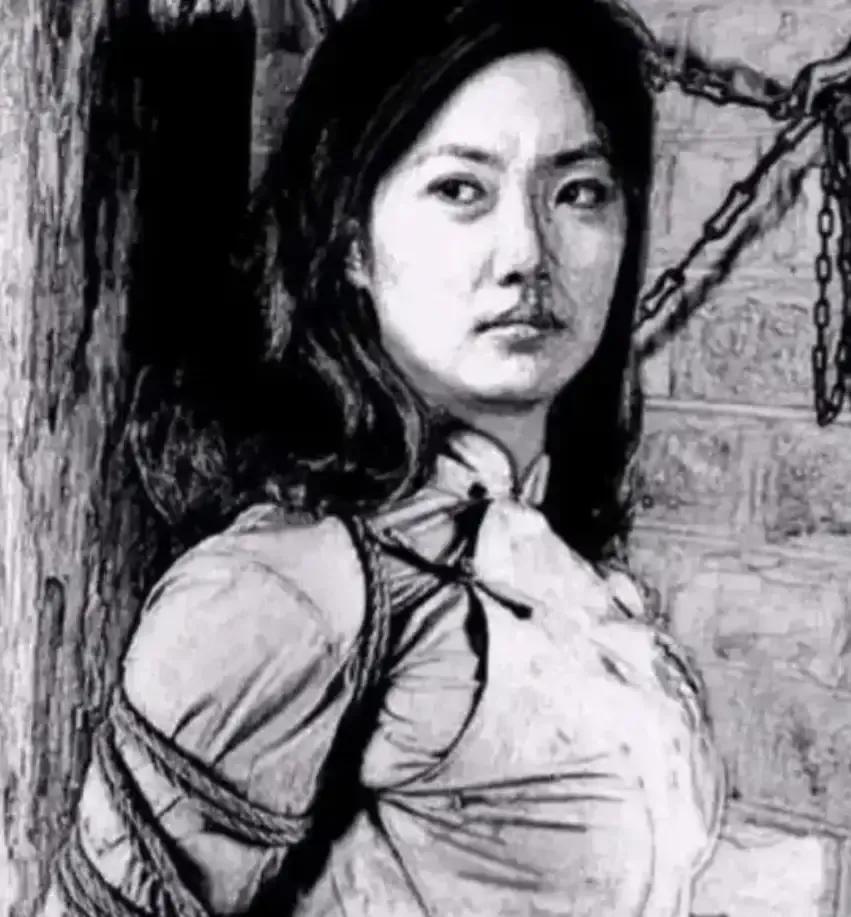 [微风]1942年，日军抓住一名女交通员，将她折磨得死去活来，就在她奄奄一息时，