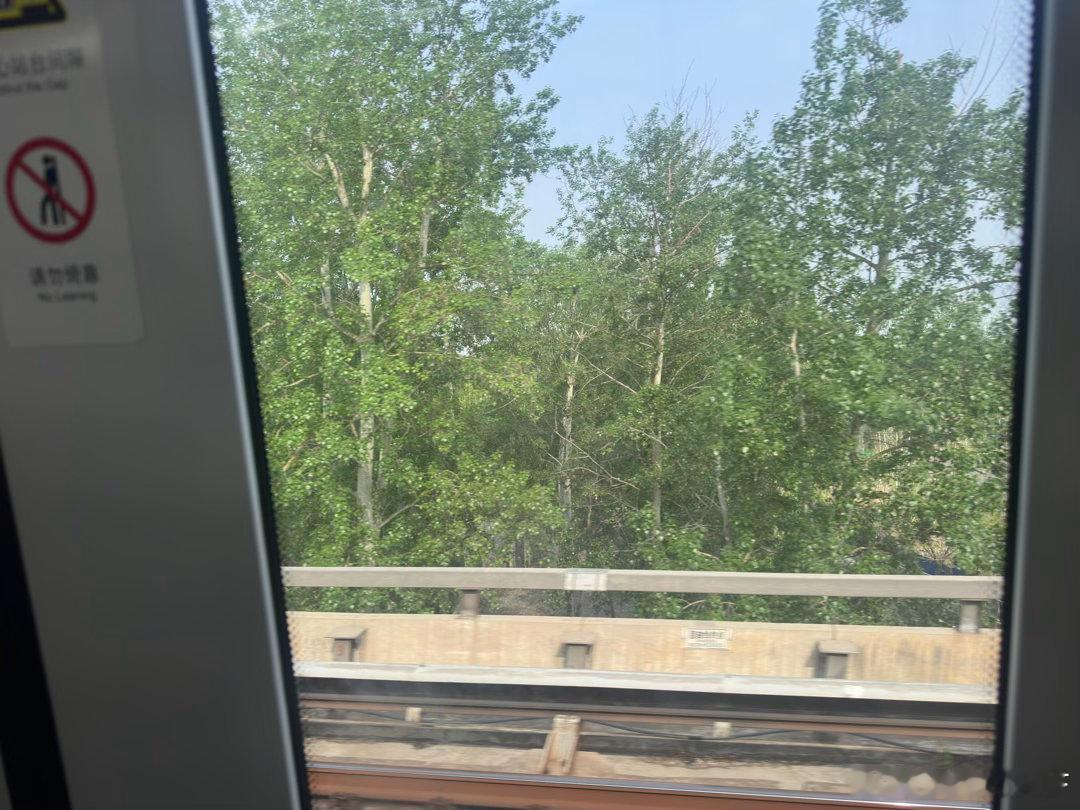 打车堵车北京的老司机告诉我这里坐地铁很快还省钱北京人的热情提醒还让我3点多记得早