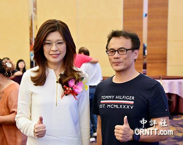 郑丽文网络声量跃，台湾民众抢着合影
中国国民党主席郑丽文访陆行结束后，大陆宣布1