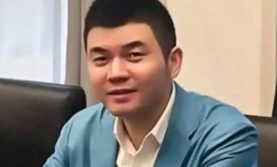 一件诡异的国际大案落锤了！柬埔寨太子集团电诈主脑胡小伟，没被引渡回国，反而被日本