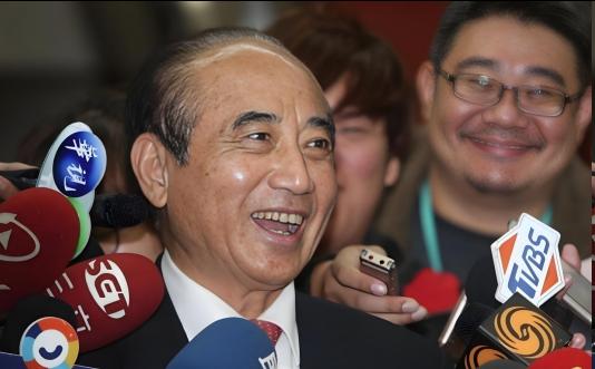 赖清德这回反应够快的！
王金平前脚刚把话摊开，主权归一、防务外交归中央，剩下的都