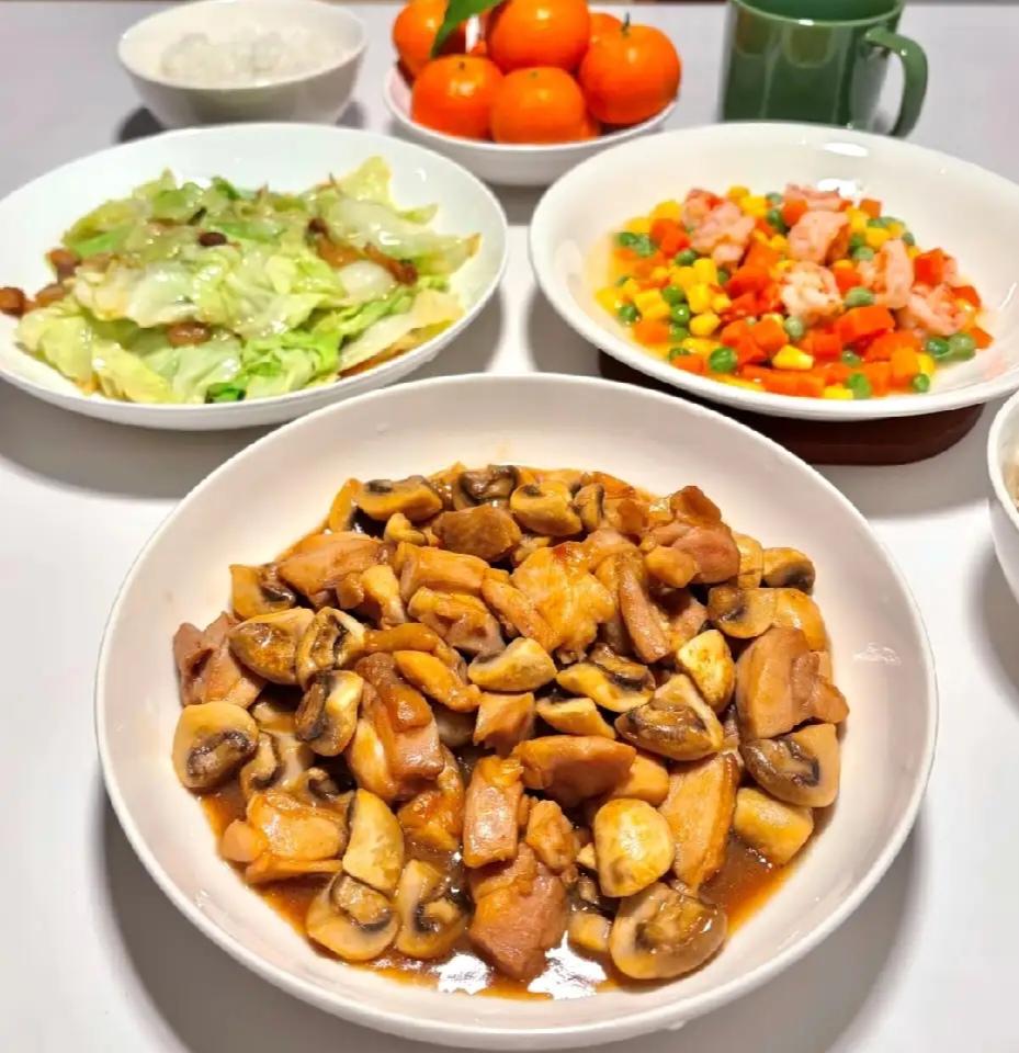 这段时间老公公司暂时没什么事，在家歇着。
       他心态特别好，一点不焦虑