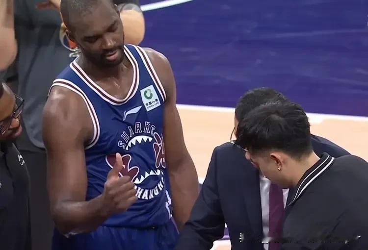 闹剧！大外援冯莱和上海男篮反目成仇，休赛期连发四篇控诉俱乐部，我给大家翻译总结出