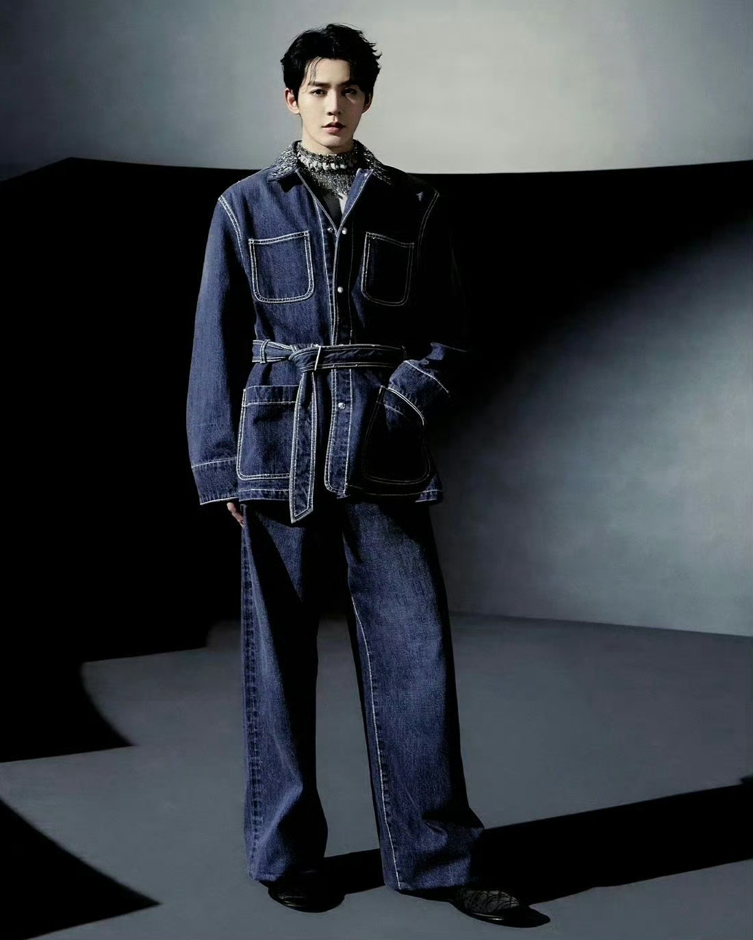 #邓为ELLEMEN九月预告##邓为丹宁套装#邓为最新时尚大片来啦，高级感满满[