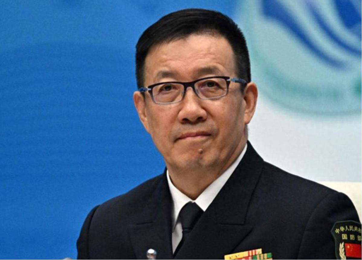 这回可不一样了。美国防长主动打来电话，董军答得冷静从容，全网都在问：中美怎么突然