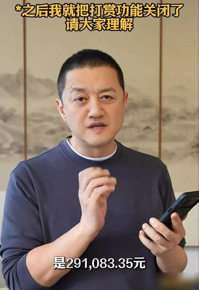 说真的，李亚鹏这种一边被债主围追堵截，一边又忙着给慈善事业撒钱的操作，简直是当下