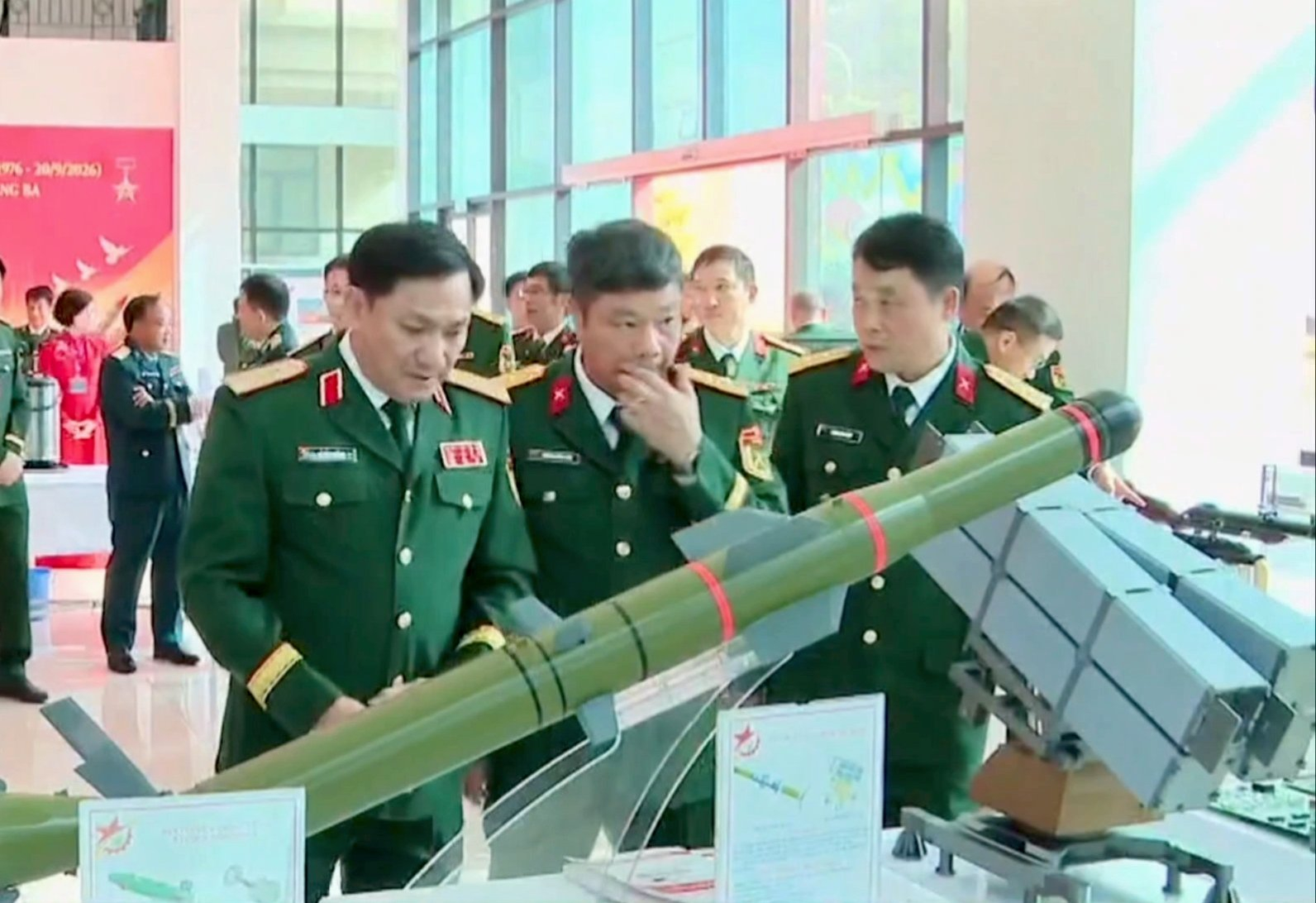越南反潜导弹项目，采用倾斜发射设计，战斗部准备用哪家的轻型反潜鱼雷是个问题。 ​