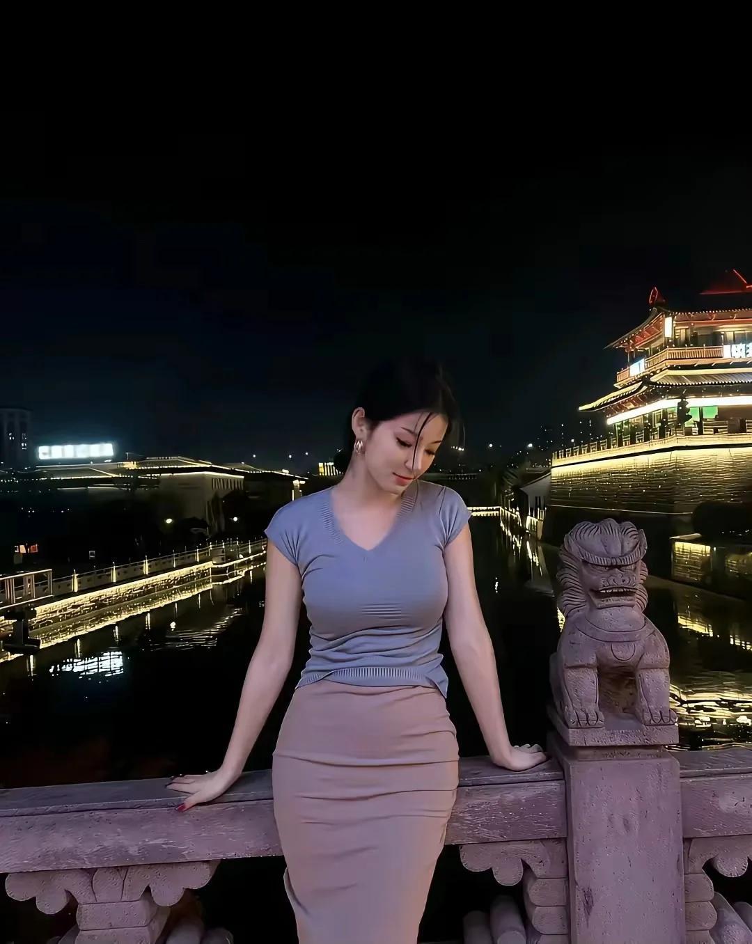 成年人的世界本就现实， 动心与身体都骗不了人， 爱过痛过，便是一生牵挂。