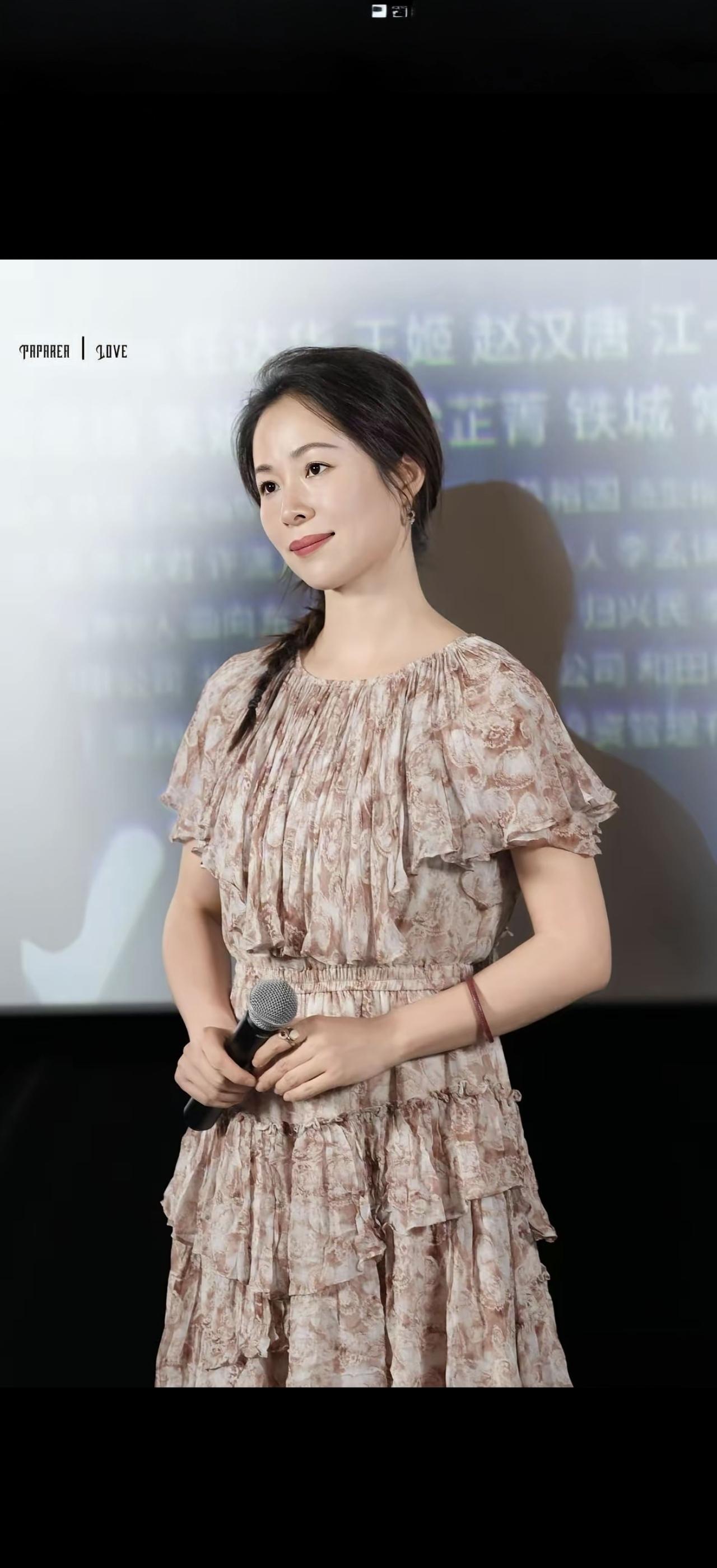 花影摇曳，美人如画。