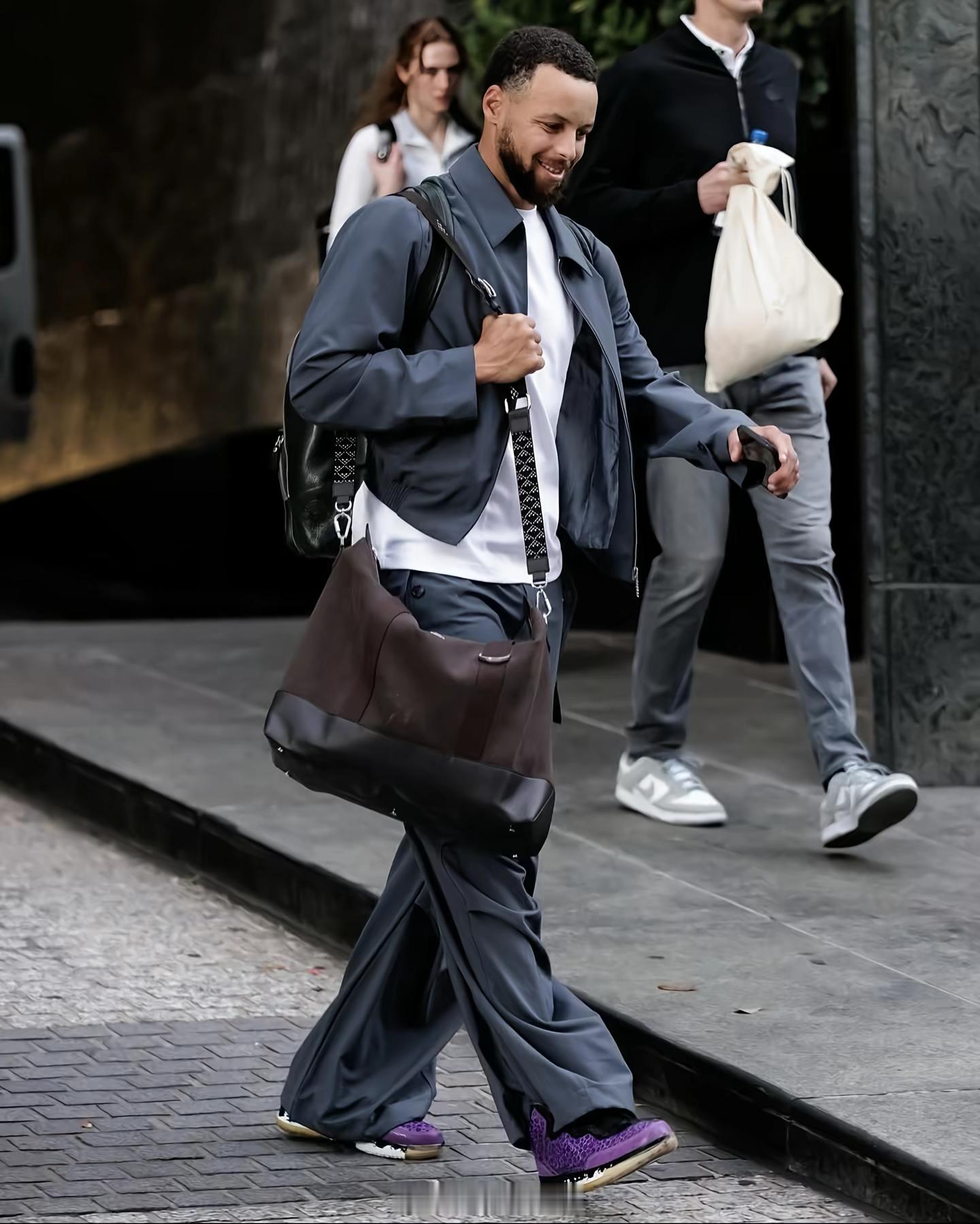 今天库里赛前身穿韦德之道一代魔鬼鱼！ 