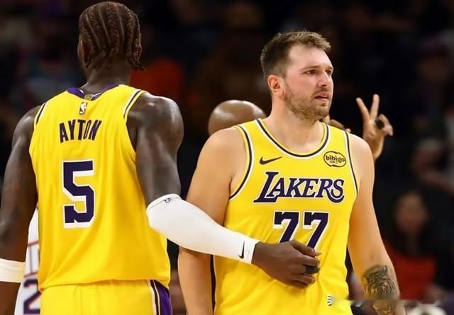 湖人对阵独行侠伤情双连击！东契奇+艾顿全明星前最后一战都歇了
湖人今夜对阵独行侠