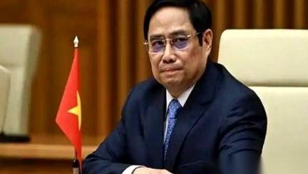 455只手在越南国会举了起来，只有4票反对。
决议通过：废掉全国用了上百年的老式