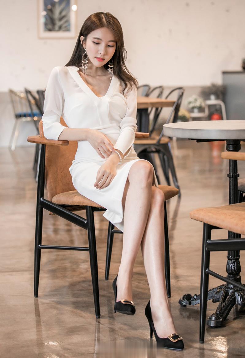 想尽办法去钻进一个圈子，绞尽脑汁去取悦爱的人，踮起脚尖来证明自己比别人高，都比不