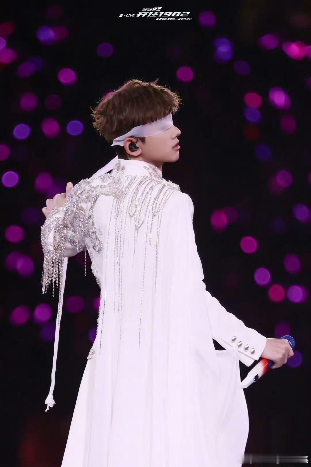 张杰连开9场演唱会有空还打高尔夫鸟巢9连唱，张杰全程稳如CD，休息还能打高尔夫，