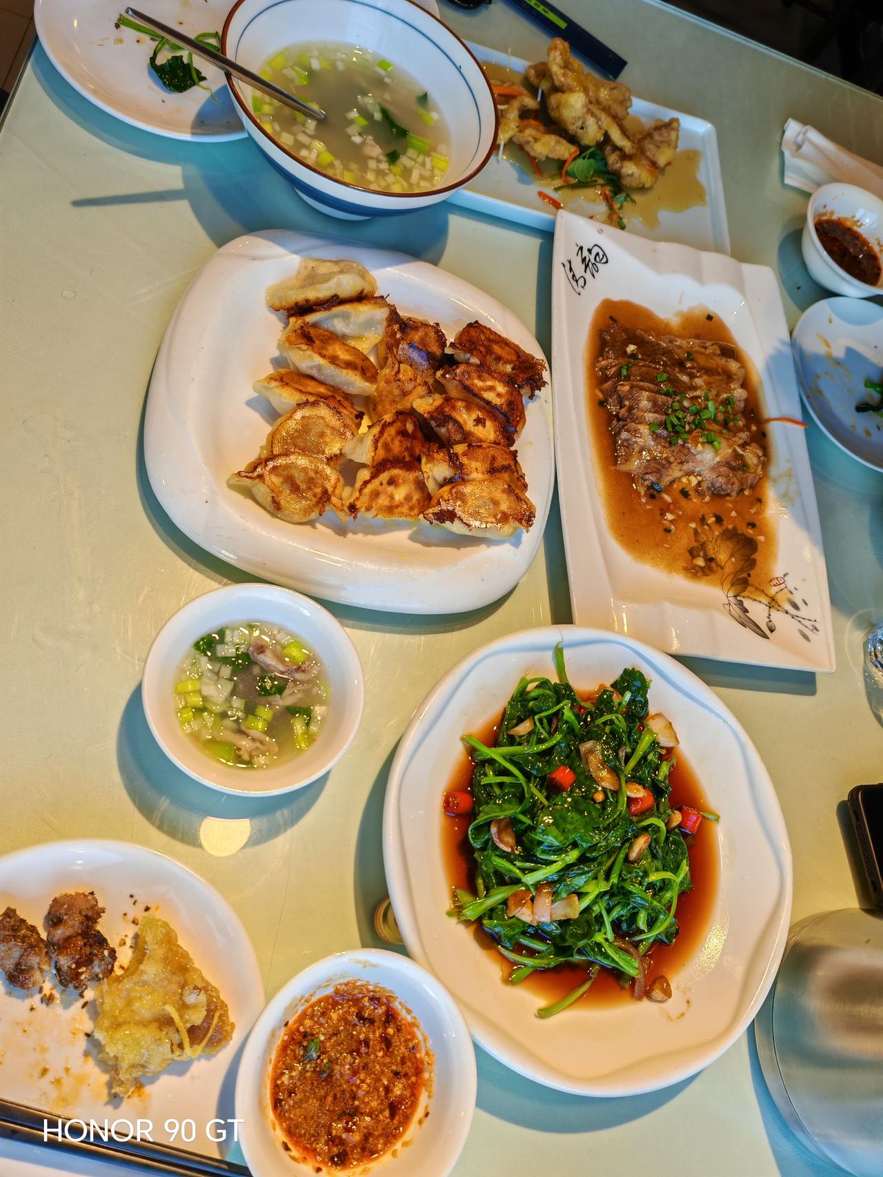 春天花会开，
快乐每一天。