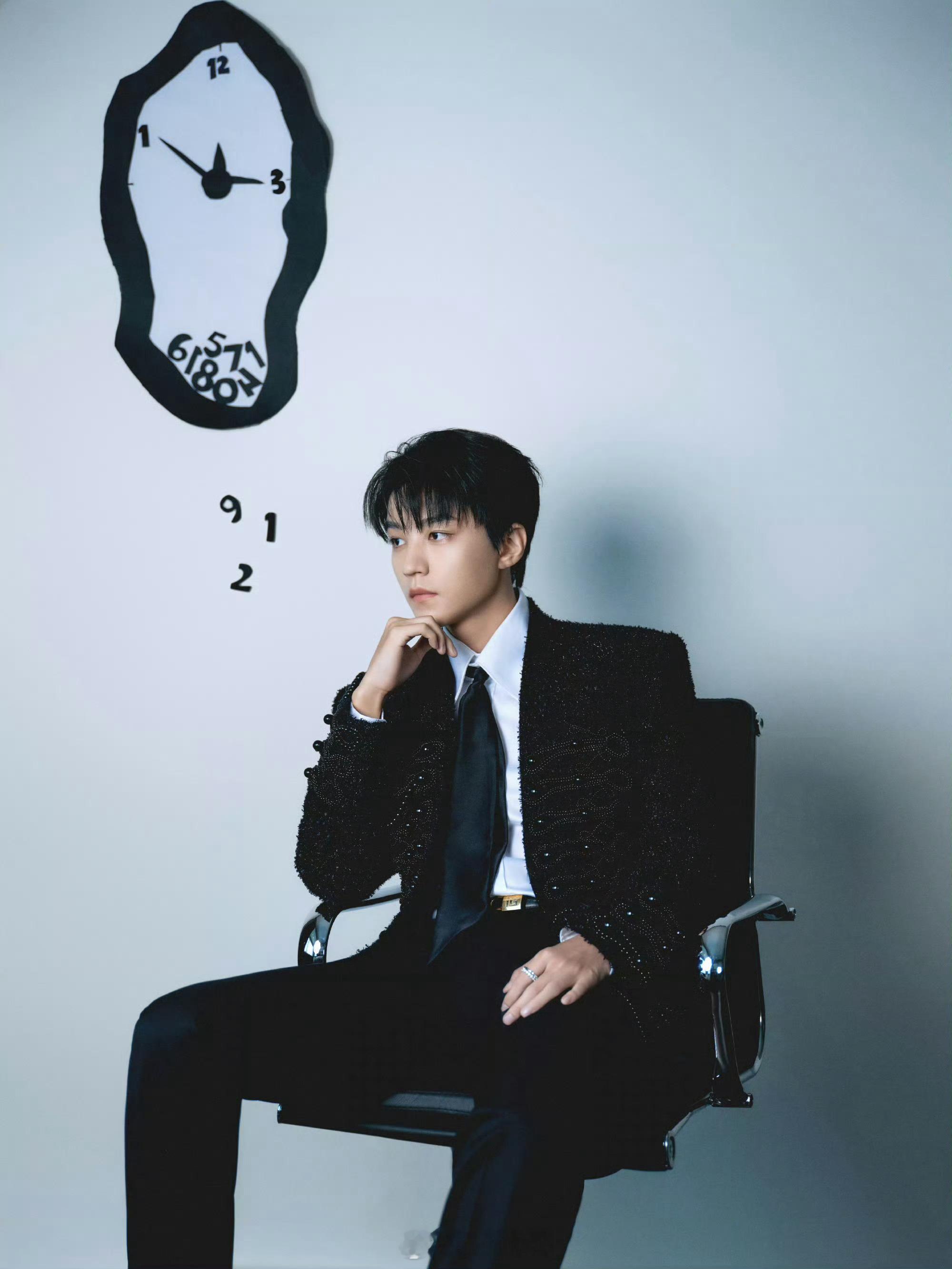 电影《受害人》王俊凯，三字立志扎根电影简介：男主角陈潇身患绝症前往M国治疗却遭遇