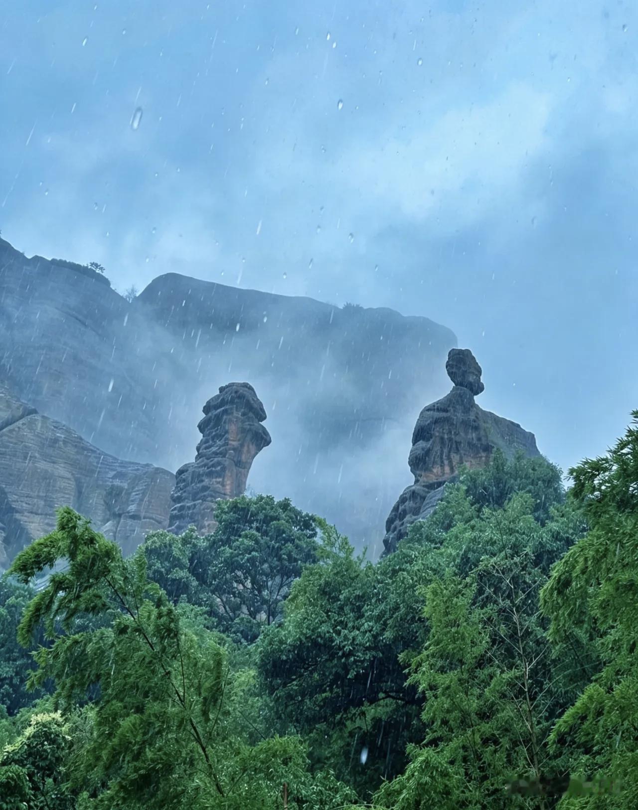 独特的灵峰胜景，上饶弋阳龟峰，满眼是龟的仙境
“真霄壤间一灵胜”，这是徐霞客对龟