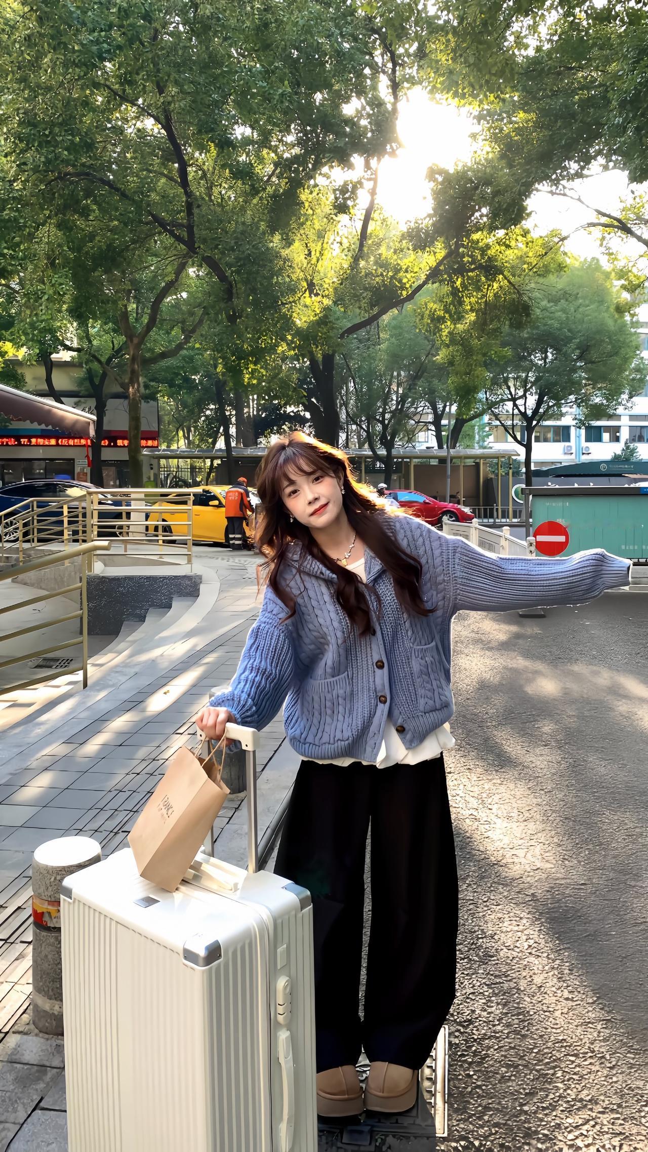 早春穿搭  剪吊牌最快的一次   我们的可颂时刻 衣问衣答衣帽间