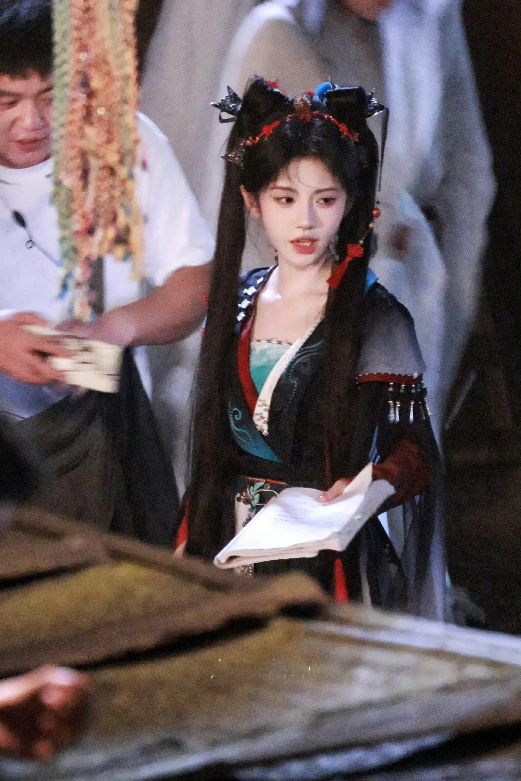 鞠婧祎古装造型撕拉片 jjy苏绿夏jjy万花世界在男女手牵手的学校里我握住的是你