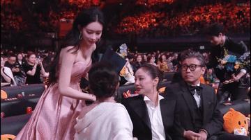 能让白鹿这么阳光，大气的女生心生怨愤也不容易，你说张凌赫到底是怎么惹到了白鹿，张