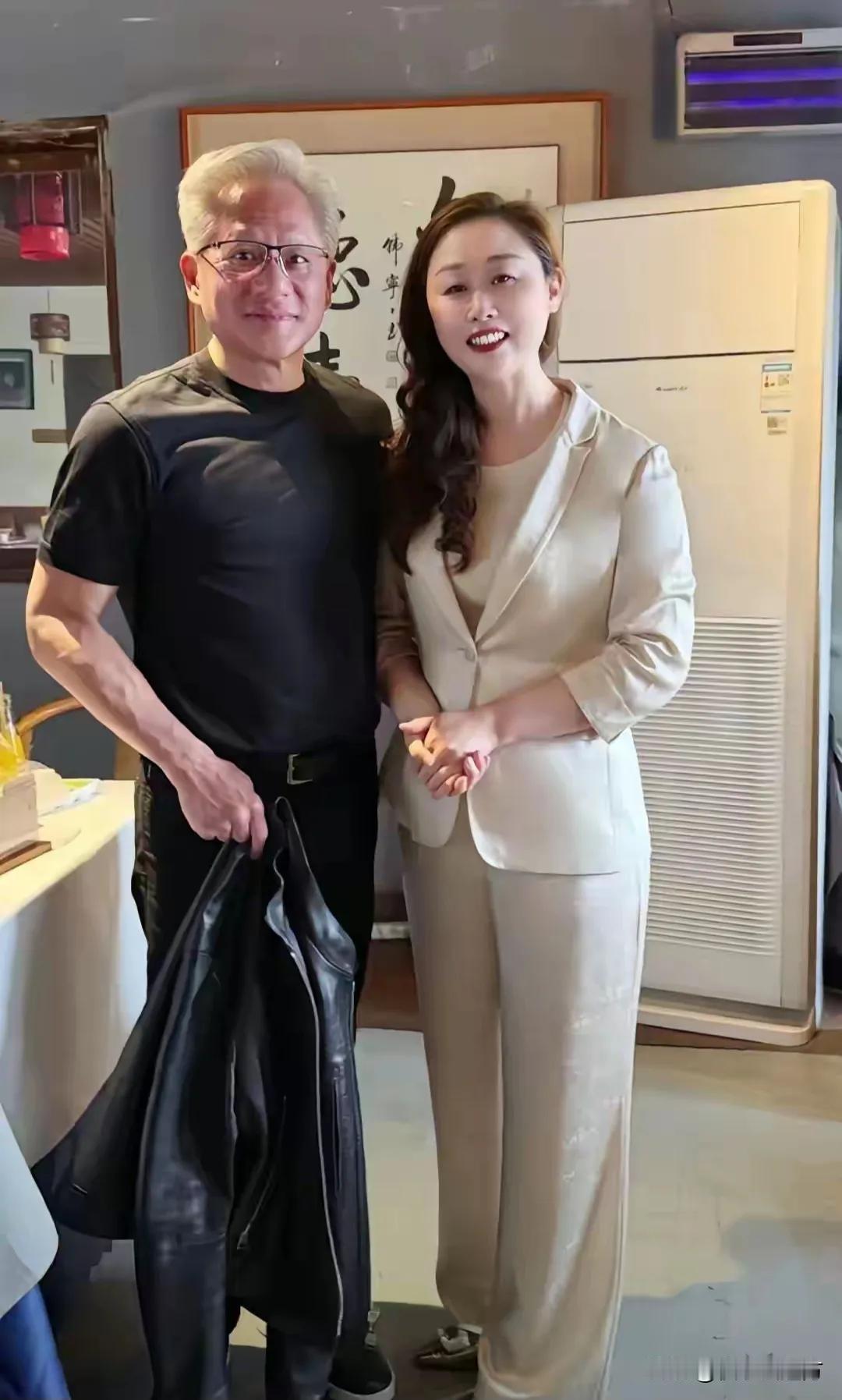 穿皮衣的科技圈大佬，摇身一变成了餐饮界的“带货一哥”？

黄仁勋的流量魔力，真是