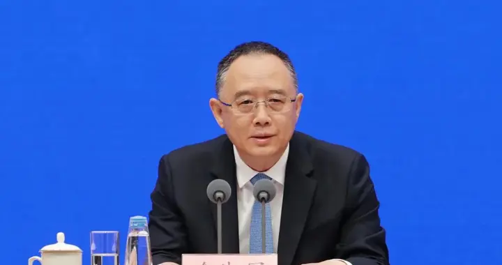 经中央纪委常委会会议研究并报中央政治局会议审议，开除金湘军党籍