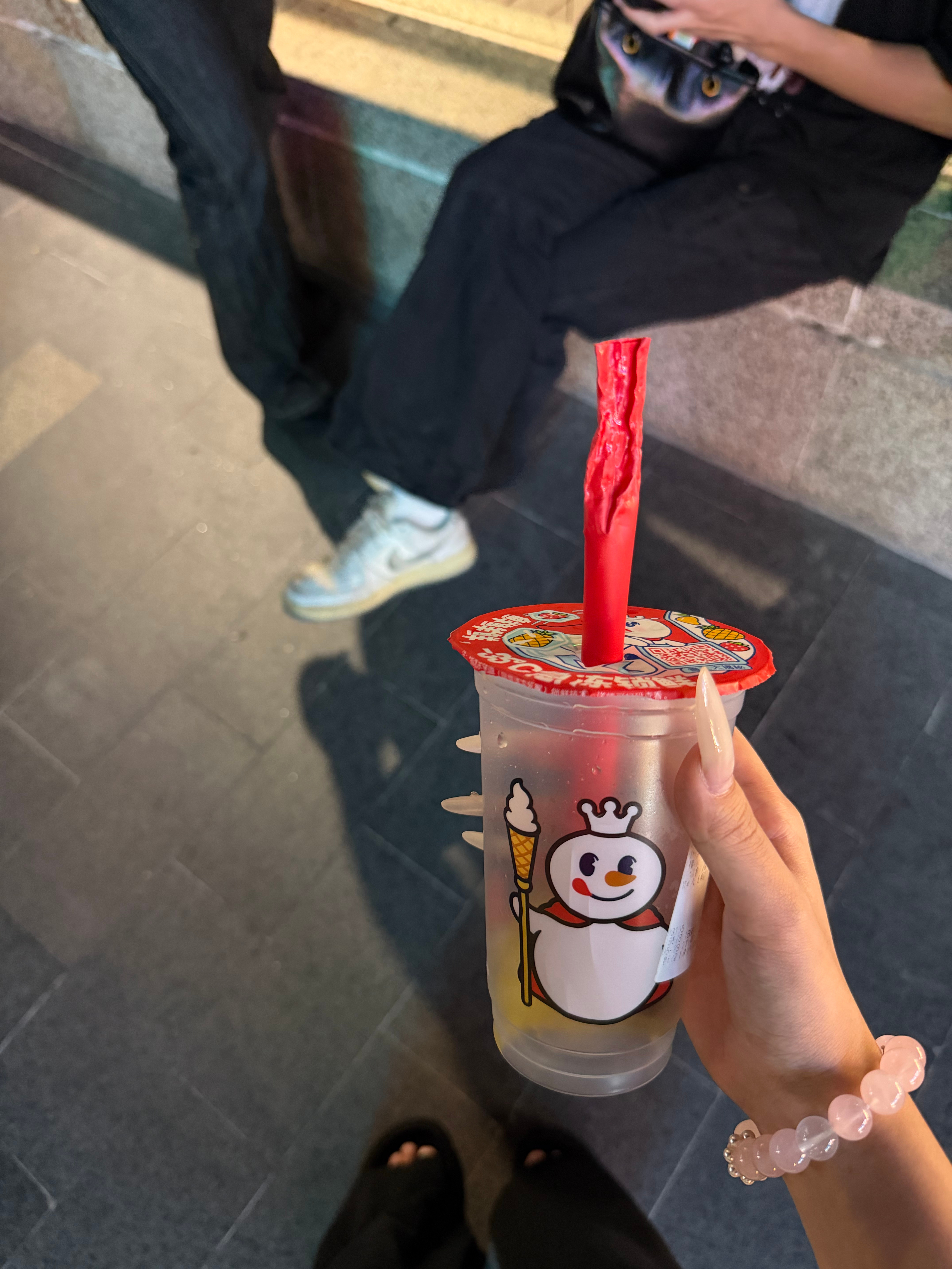 我真的超爱咬吸管。。。。米琪吵吵屋